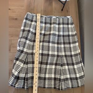 Evan Picone Ivory and Gray Wool Blend Pleated Skirt